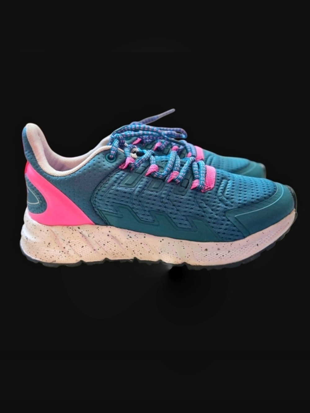 Avia Womens Teal and Pink Athletic Sneakers. Size 7 US.
